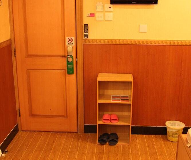 اتاق استاندارد سه نفره, New Garden Hostel