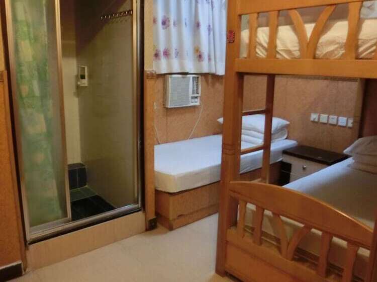 اتاق استاندارد سه نفره, New Garden Hostel