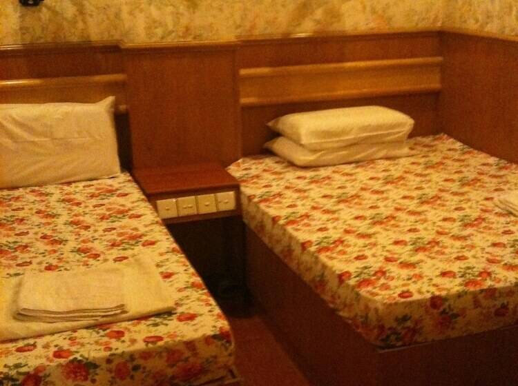 اتاق استاندارد سه نفره, New Garden Hostel