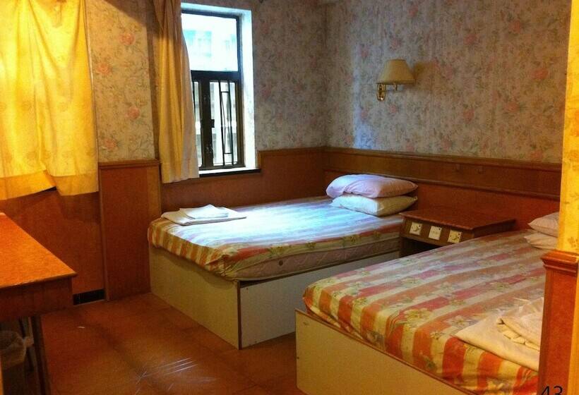 اتاق استاندارد چهار تخته, New Garden Hostel