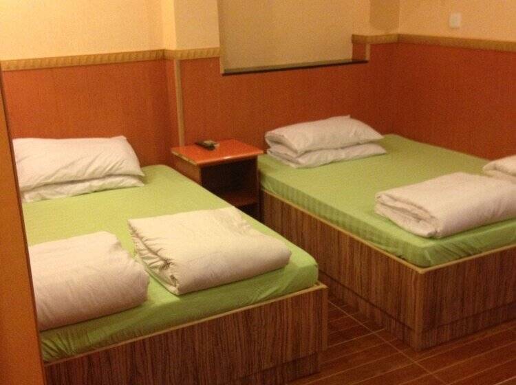 اتاق استاندارد چهار تخته, New Garden Hostel