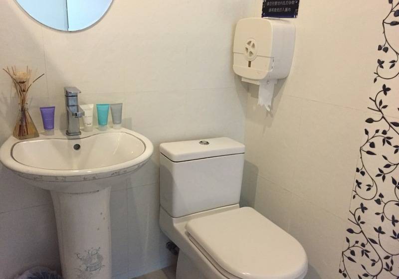 اتاق لوکس چهار تخته, New Garden Hostel