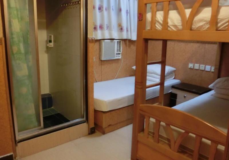 اتاق لوکس سه تخته, New Garden Hostel