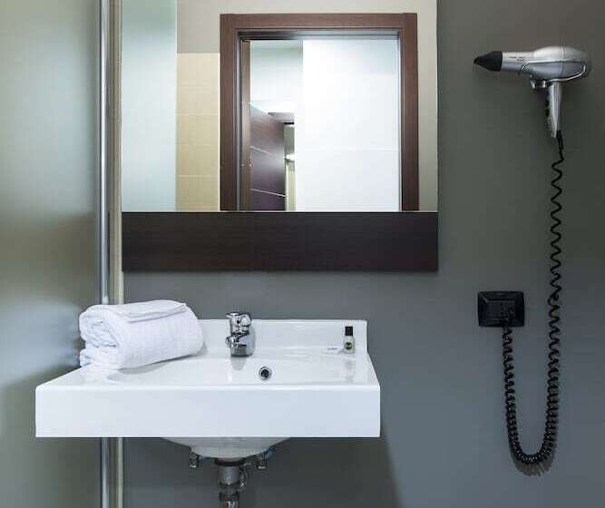 اتاق استاندارد یک نفره, B&b Hotel Roma Trastevere