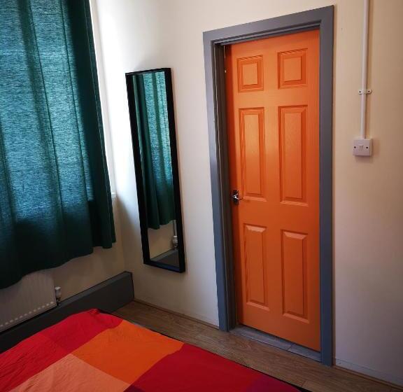 اتاق استاندارد, Birmingham Central Backpackers