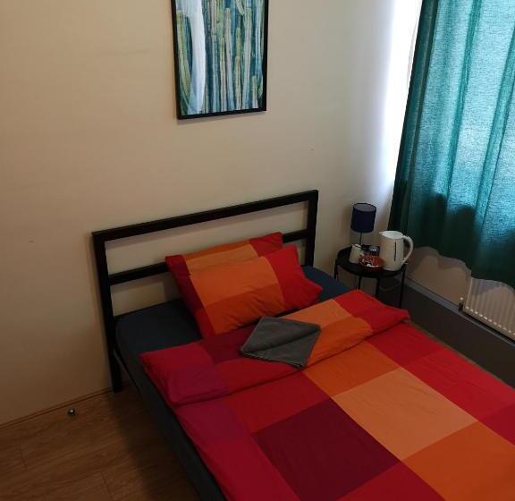 اتاق استاندارد, Birmingham Central Backpackers