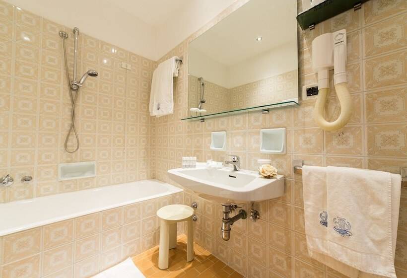 اتاق کلاس بیزنس, Terme Delle Nazioni