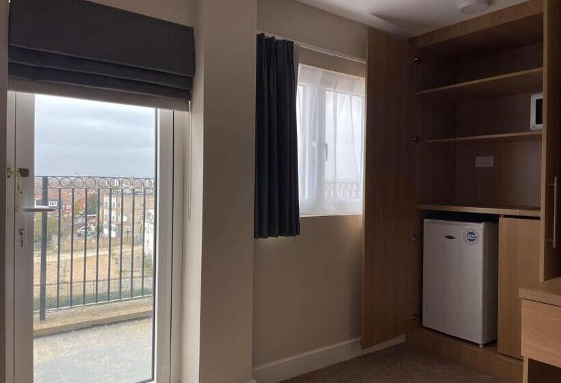 اتاق سوپریور با تخت بزرگ, Best Western Northfields Ealing