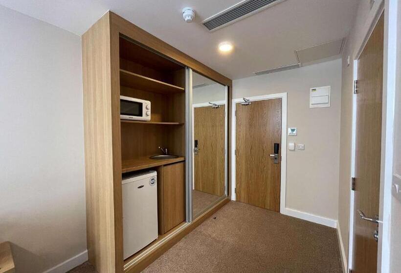 اتاق سوپریور با تخت بزرگ, Best Western Northfields Ealing