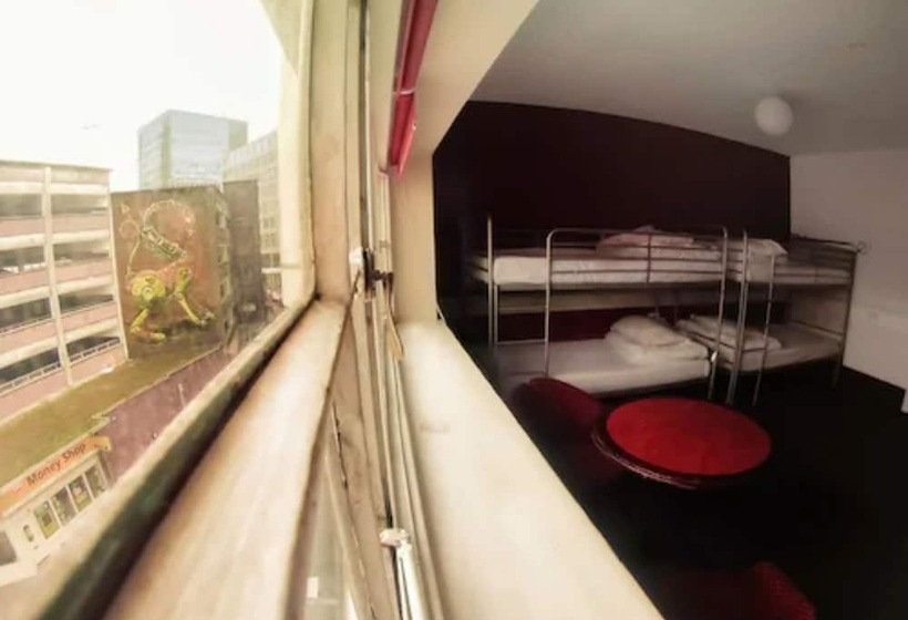 Cama em Quarto Partilhado, Rock N Bowl Hostel