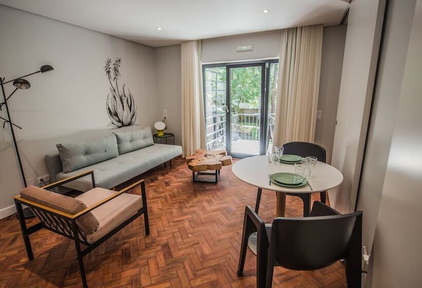 سوئیت با بالکن, Casa Vela Boutique House