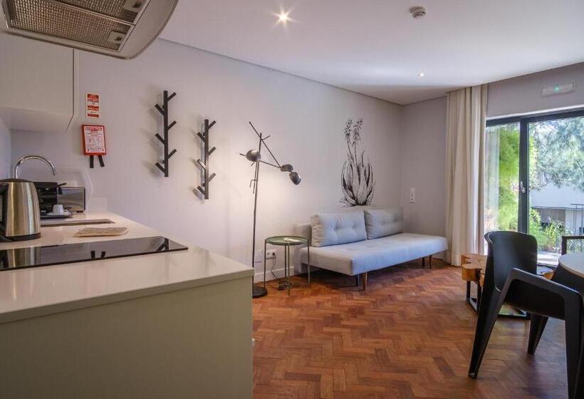 سوئیت با بالکن, Casa Vela Boutique House