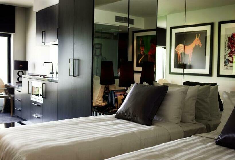 Deluxe Suite, The Cullen Melbourne  Art Series