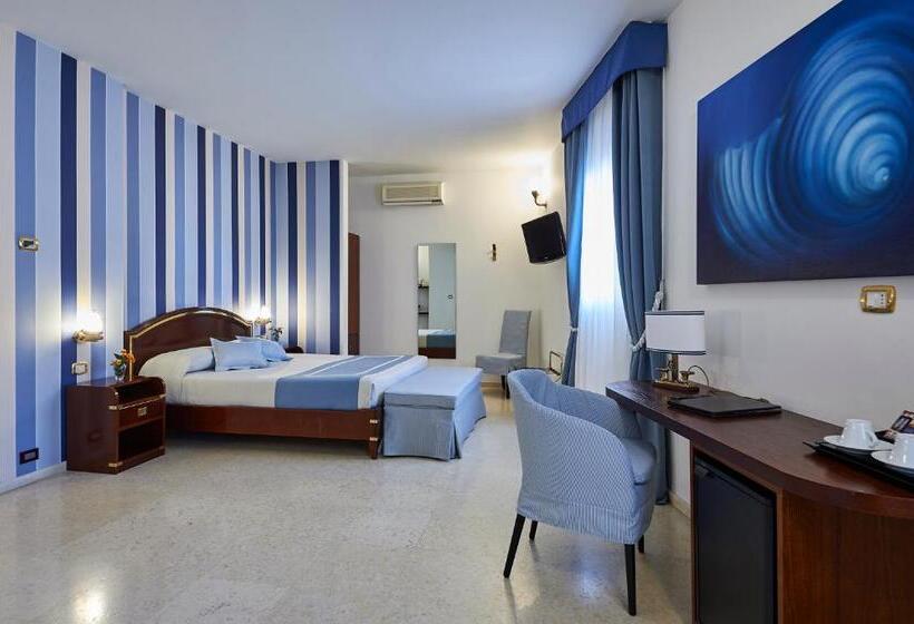 اتاق کلاسیک چهارنفره, Corte Di Nettuno Cdshotels