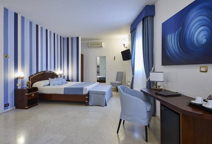 اتاق کلاسیک چهارنفره, Corte Di Nettuno Cdshotels