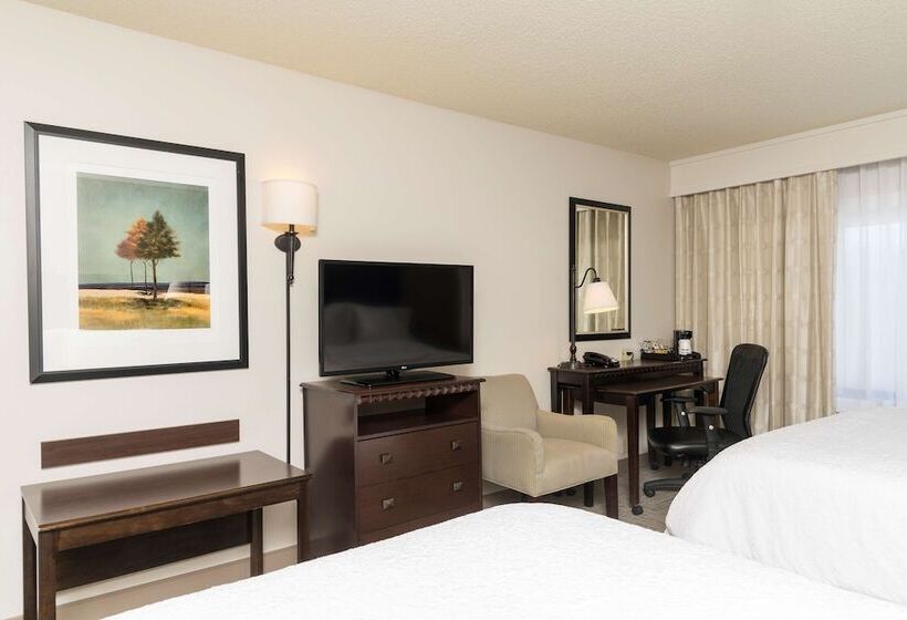 Standard Room, Hampton Inn & Suites Hartfordmanchester