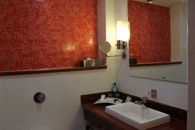 سوییت, Holiday Inn Dar Es Salaam, An Ihg
