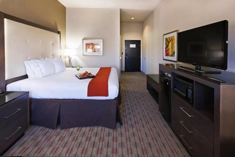 اتاق استاندارد با تخت بزرگ, Holiday Inn Express Frisco Legacy Park Area By Ihg