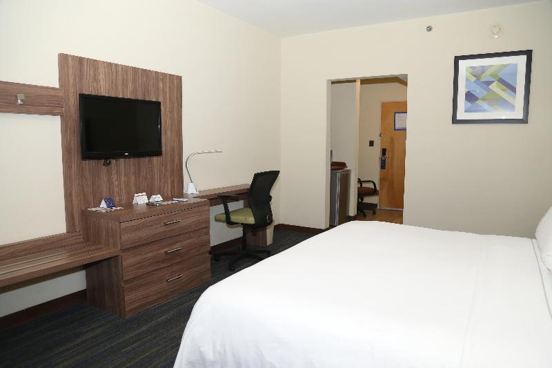 اتاق استاندارد با تخت بزرگ, Holiday Inn Express Piedras Negras, An Ihg