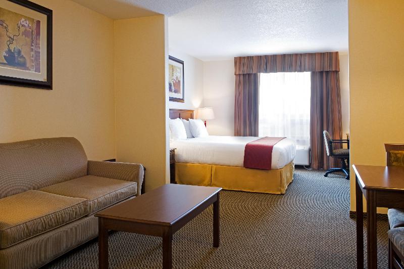 سوئیت اجرایی با تخت کینگ, Holiday Inn Express & Suites Drayton Valley, An Ihg
