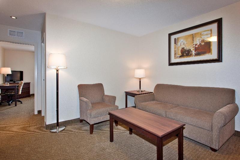 سوئیت با تخت بزرگ, Holiday Inn Express & Suites Whitecourt, An Ihg