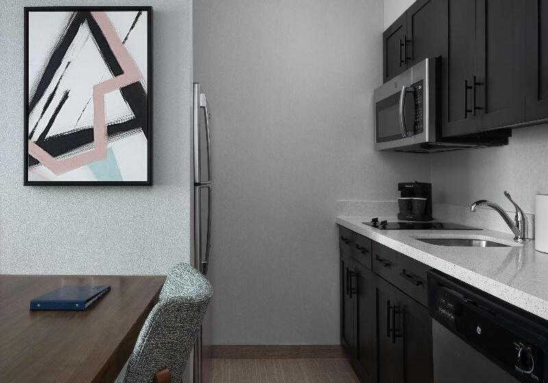 سوییت لوکس, La Quinta By Wyndham Hillsboro