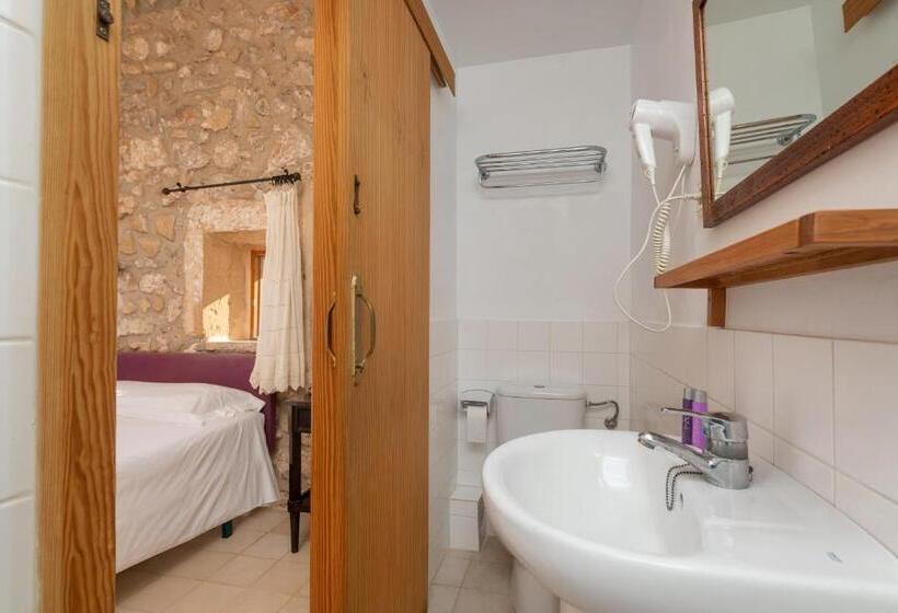 اتاق استاندارد یک نفره, Petit Hotel Hostatgeria La Victoria