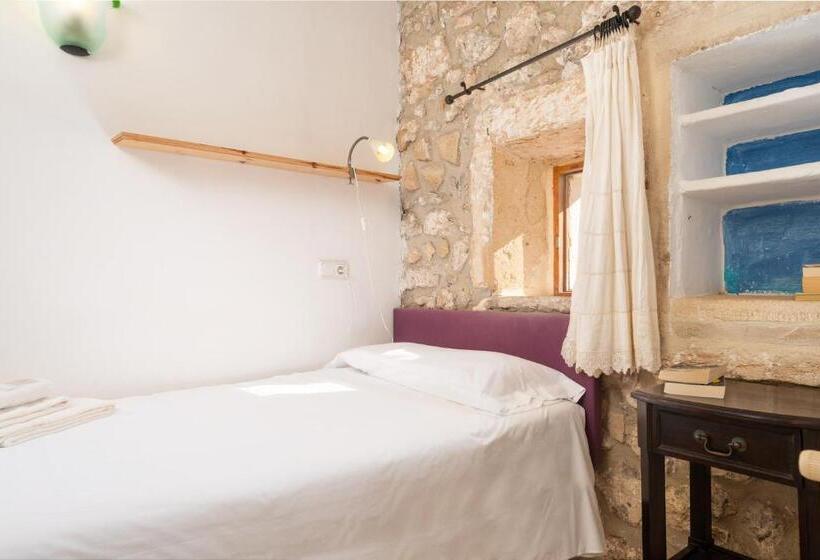 اتاق استاندارد یک نفره, Petit Hotel Hostatgeria La Victoria