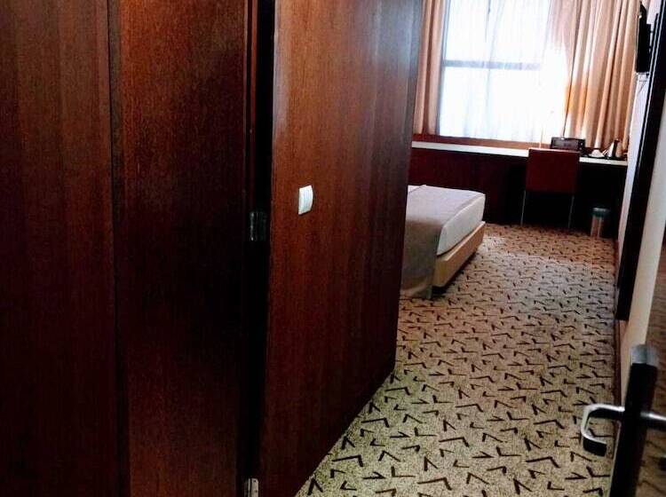 اتاق اجرایی, Skyna Hotel Luanda