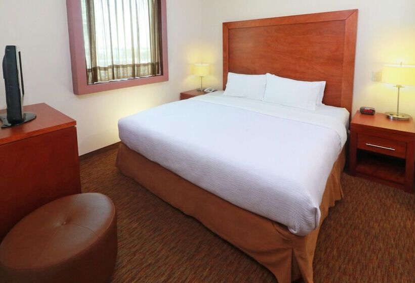 جناح, Staybridge Suites Queretaro