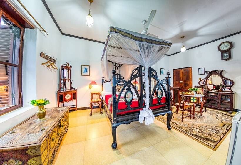 سوییت جونیور با چشم‌انداز دریا, Tembo House