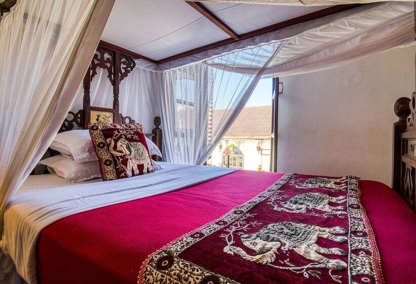 Triple Room Sea View, Tembo House