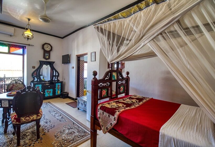 Triple Room Sea View, Tembo House