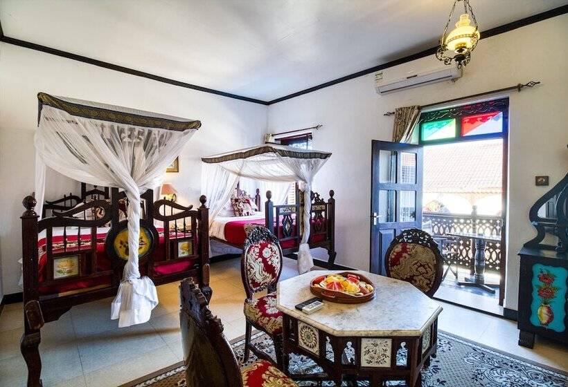 Triple Room Sea View, Tembo House