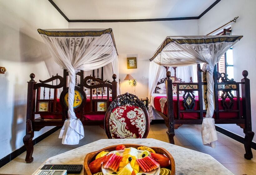 اتاق استاندارد سه نفره, Tembo House