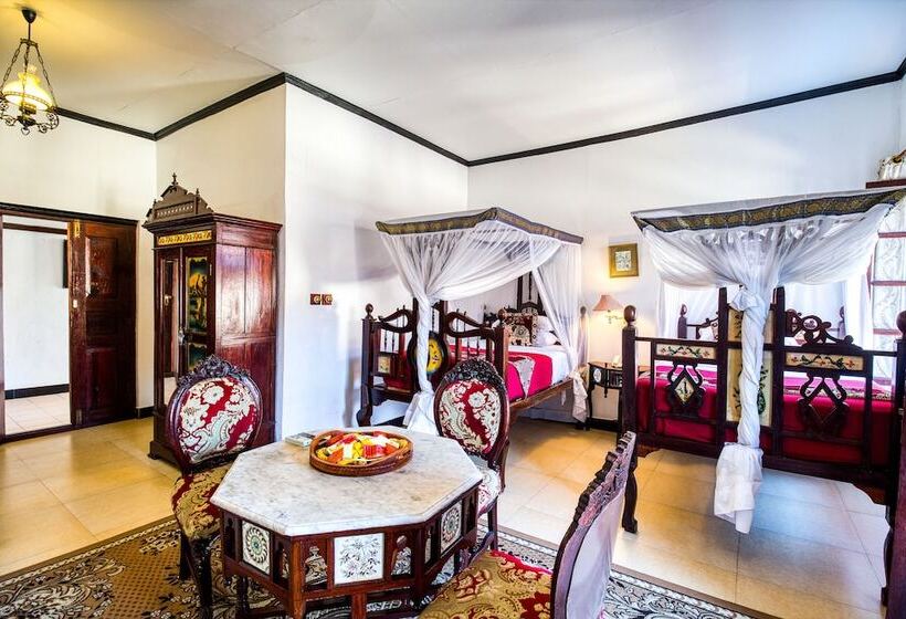 اتاق استاندارد سه نفره, Tembo House