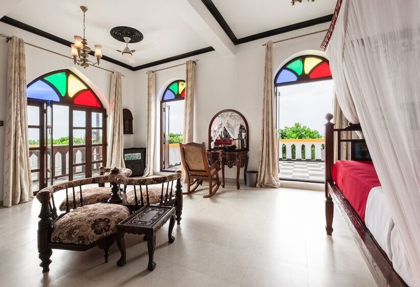 اتاق خانوادگی با چشم‌انداز دریا, Tembo House