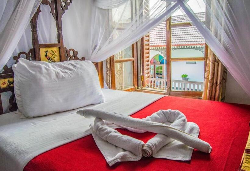 Triple Room Sea View, Tembo House