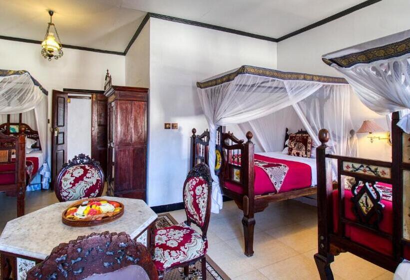 اتاق استاندارد سه نفره, Tembo House
