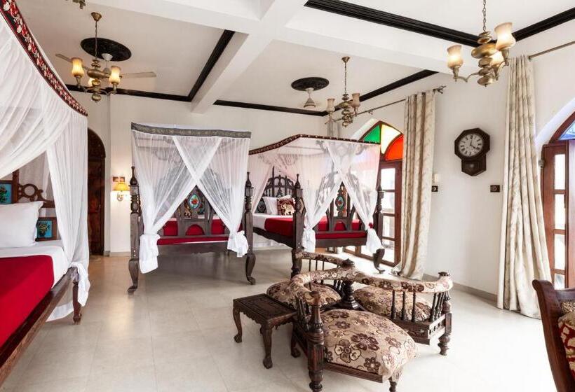 اتاق خانوادگی با چشم‌انداز دریا, Tembo House