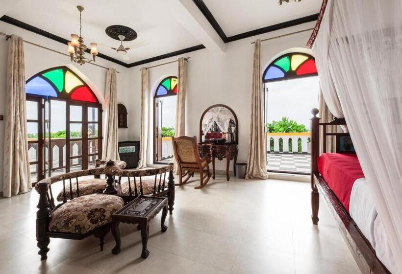 اتاق خانوادگی با چشم‌انداز دریا, Tembo House