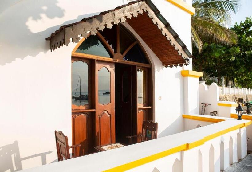 سوئیت دولوکس با چشم‌انداز, Tembo House