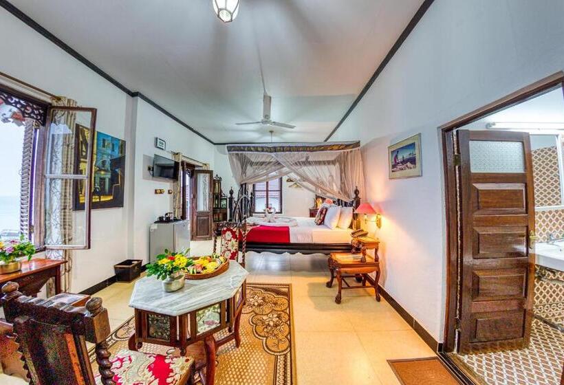 سوییت جونیور با چشم‌انداز دریا, Tembo House