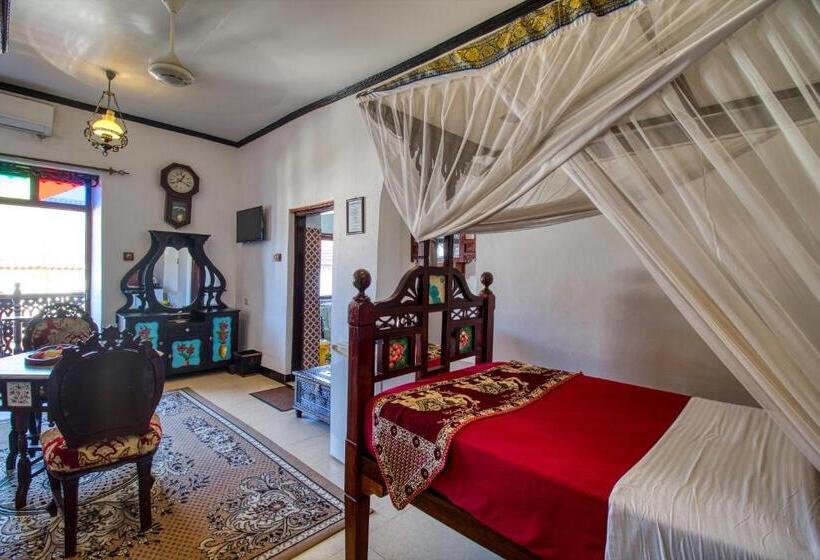Triple Room Sea View, Tembo House