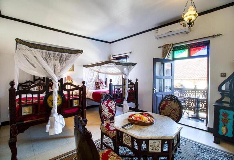 Triple Room Sea View, Tembo House