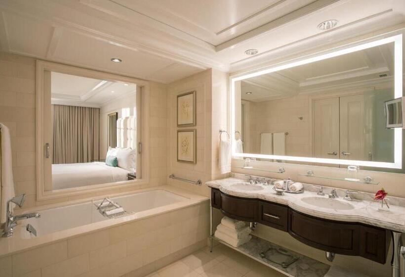 Superior Room Adapted for people with reduced mobility, The St. Regis Atlanta