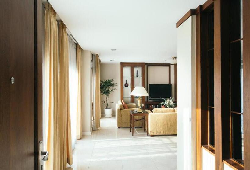 اتاق 4 خوابه, Thomson Residence