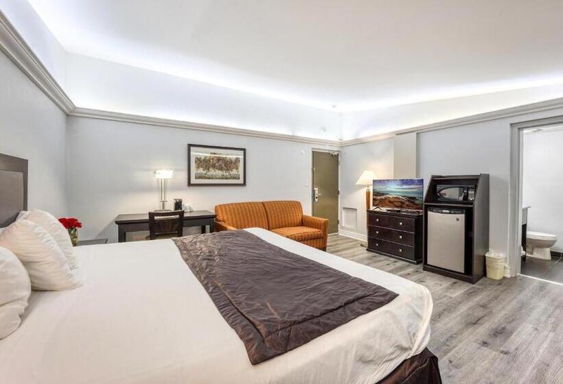 اتاق استاندارد با تخت بزرگ, Travelodge By Wyndham Sarnia