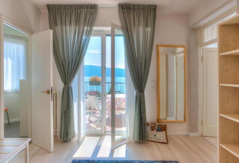 Suite with lake view, Villa Europa