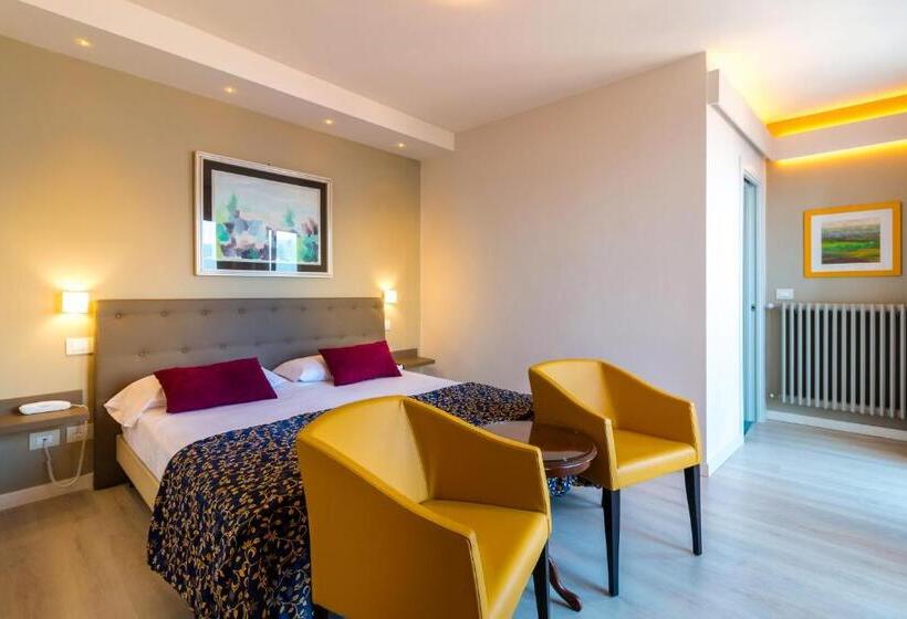 Suite with lake view, Villa Europa